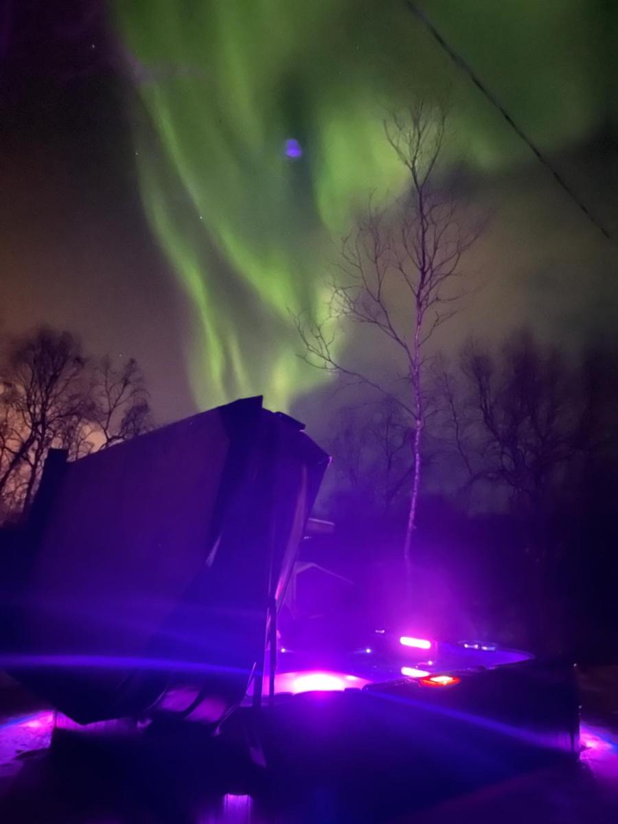Villa Arktika porealtaallinen mökki Nuorgamissa Tenojoen ja tunturien vieressä - Housity
