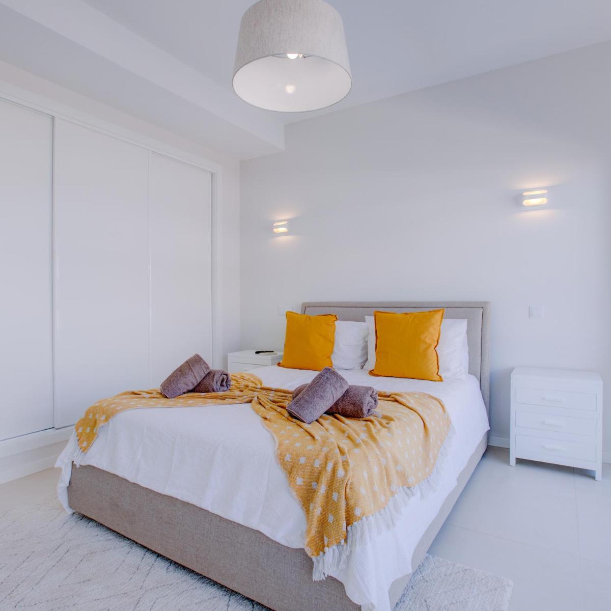 Luxury Townhouse with Pool in Alvor - Housity