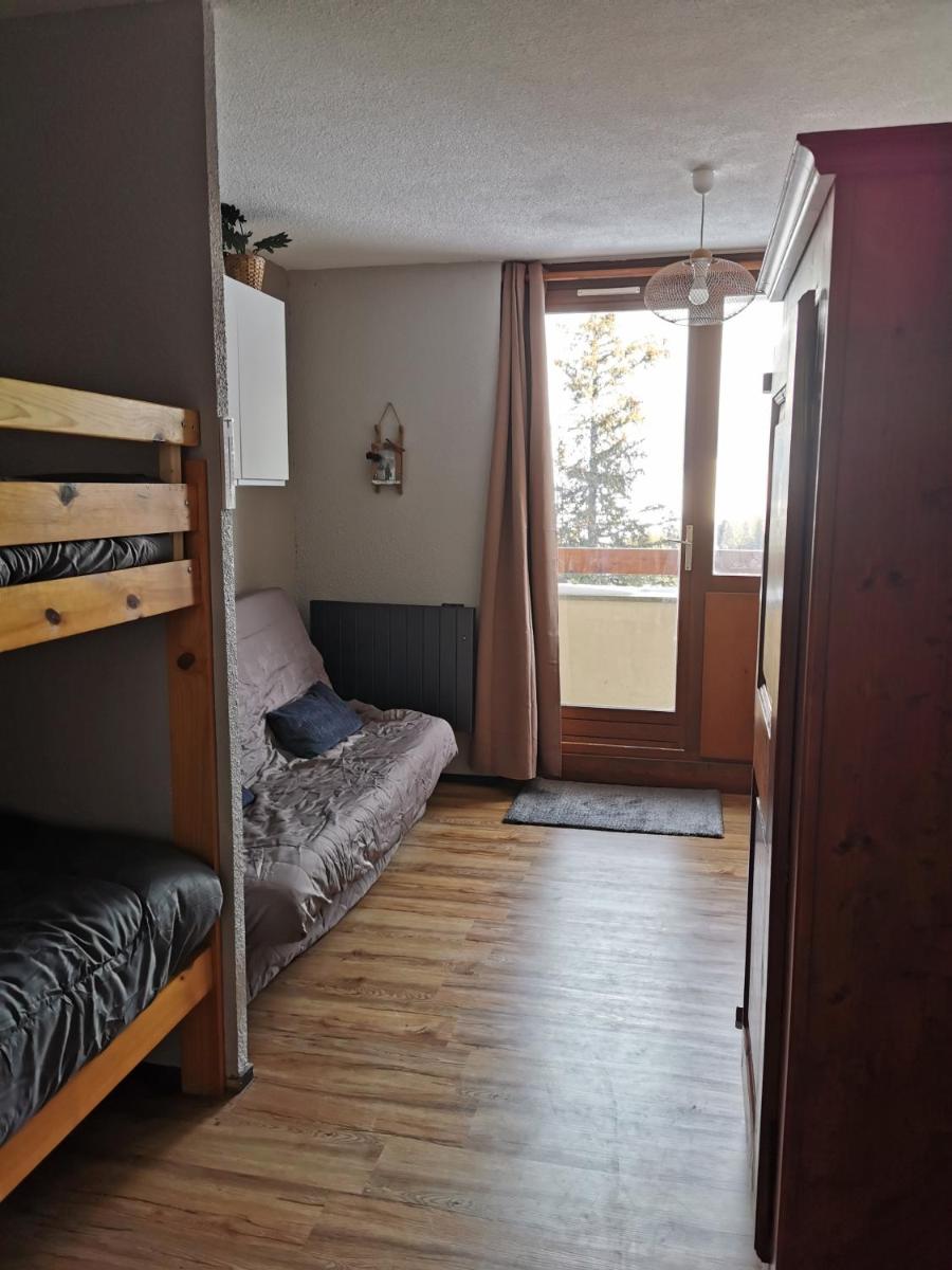 Studio rénové Chamrousse, au pied des pistes. - Housity