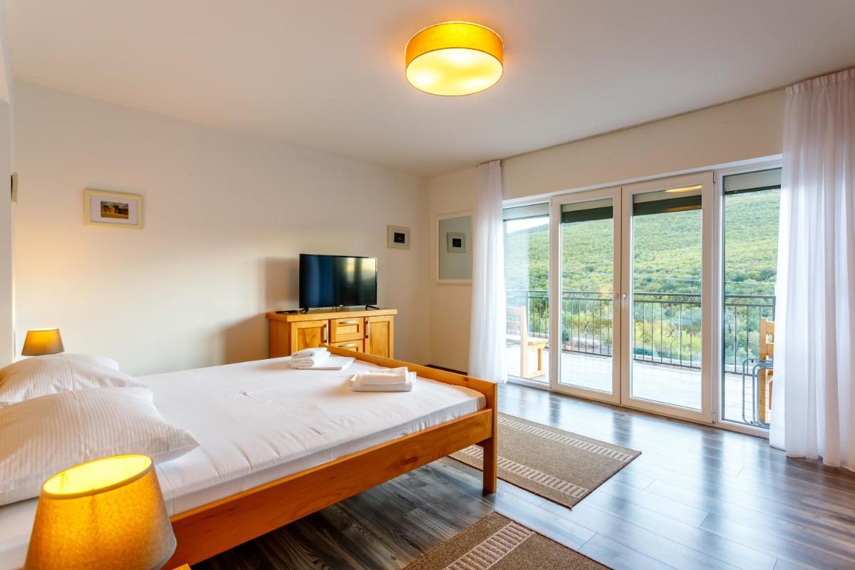 Villa Marija with heated pool - Housity