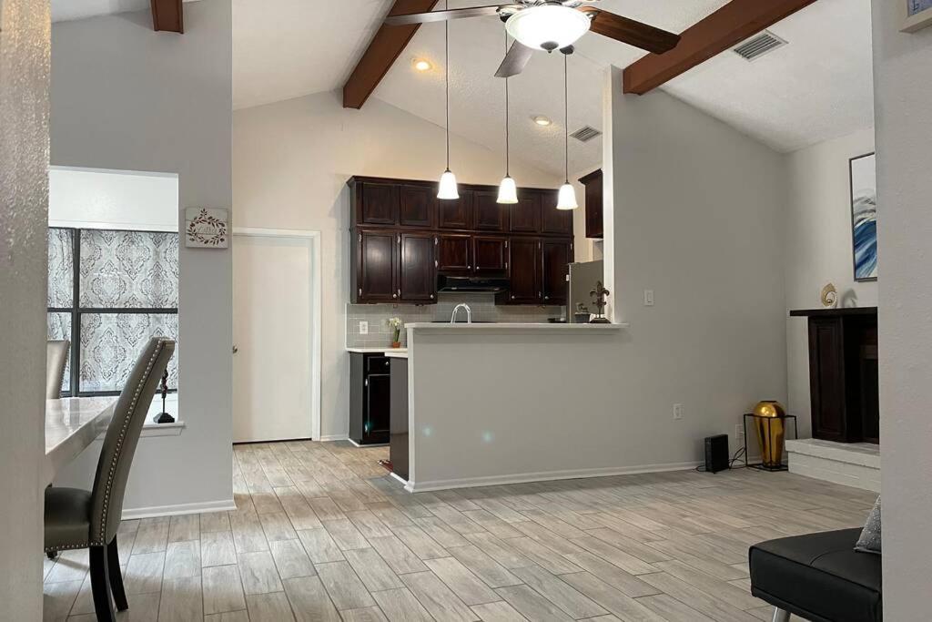 Modern Comfort in the Heart of Baton Rouge, Mall of Louisiana - Housity