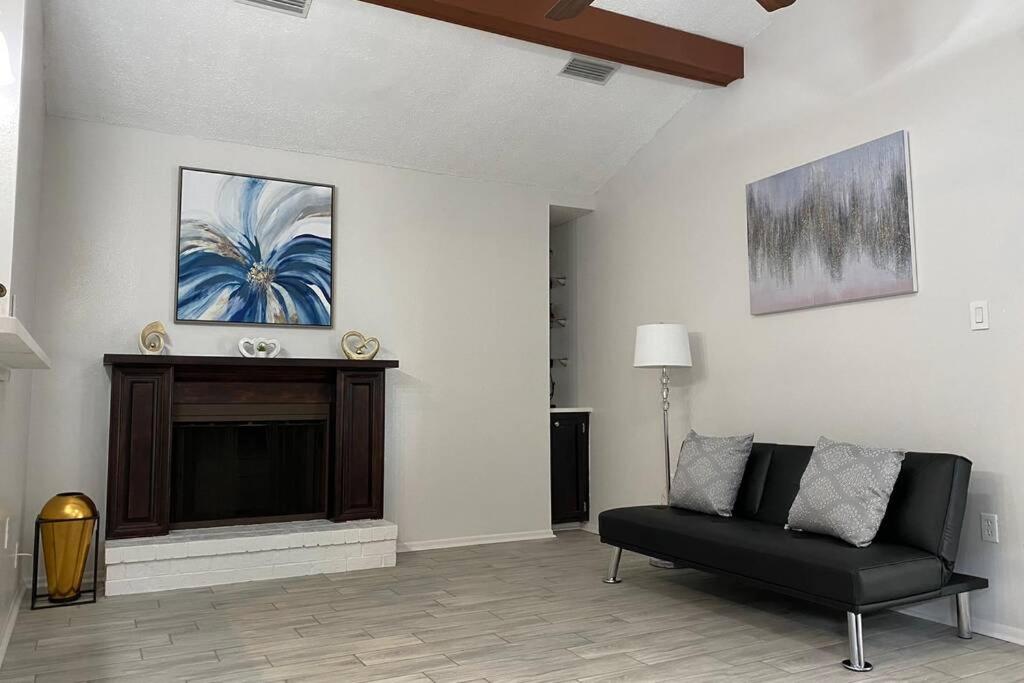 Modern Comfort in the Heart of Baton Rouge, Mall of Louisiana - Housity