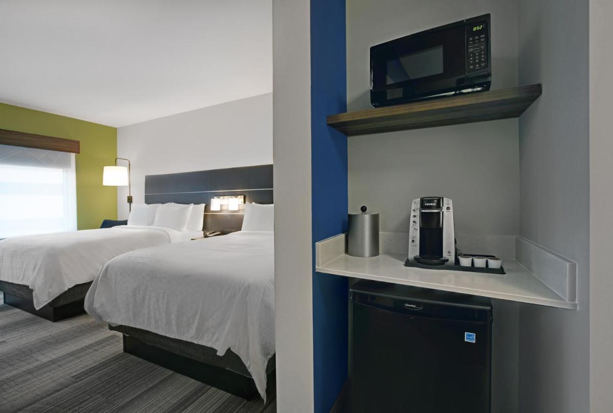 Holiday Inn Express - Milwaukee Downtown, an IHG Hotel - Housity