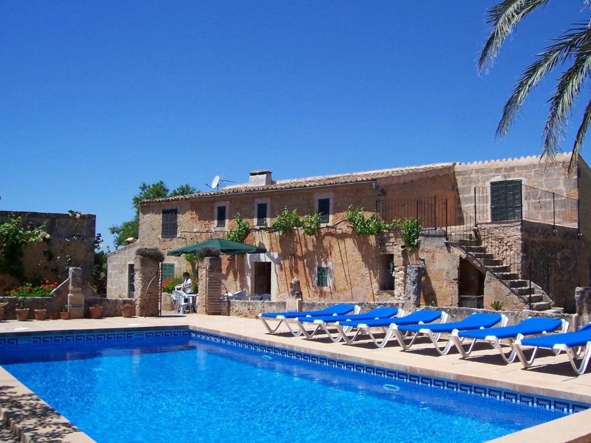 Beautiful rustic Mallorcan house with private pool near Cas Concos - Housity