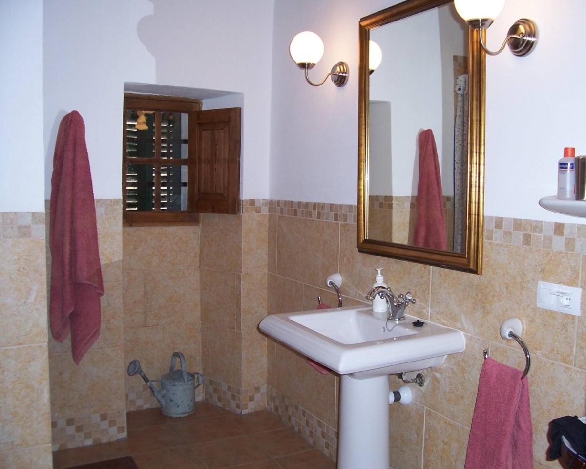Beautiful rustic Mallorcan house with private pool near Cas Concos - Housity