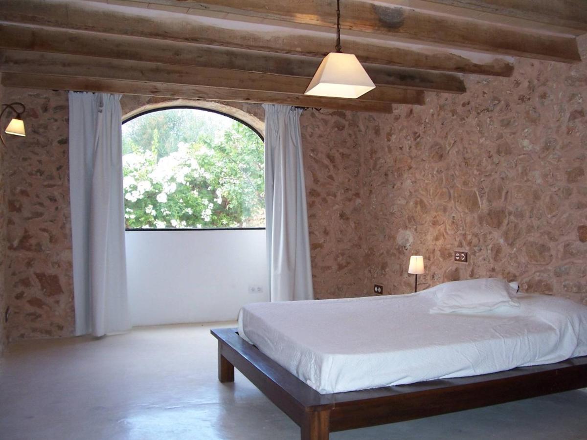 Beautiful rustic Mallorcan house with private pool near Cas Concos - Housity
