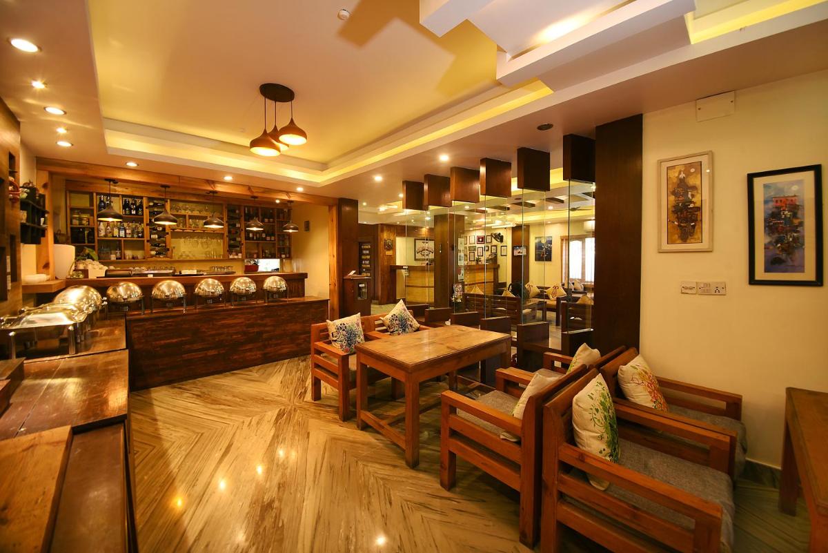 Hotel Middle Path & Spa - Housity