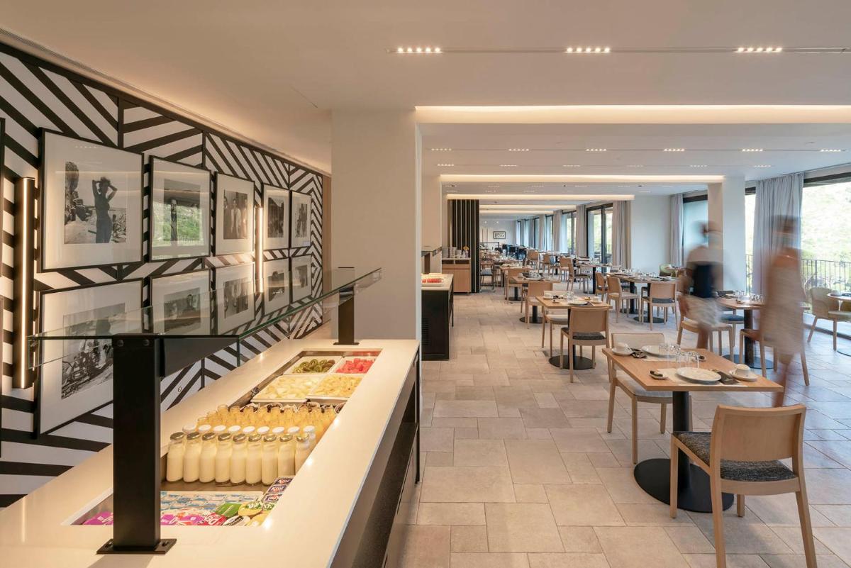 Comida en o cerca de este hotel