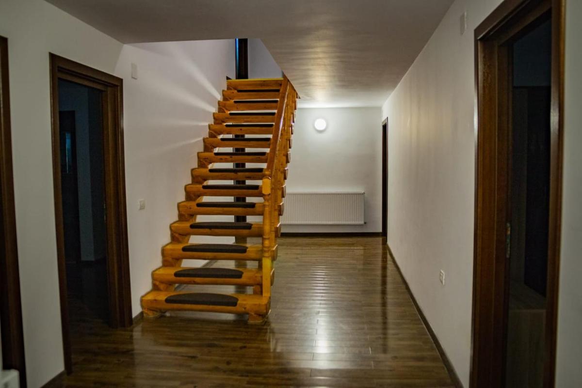 Rustic House - Housity