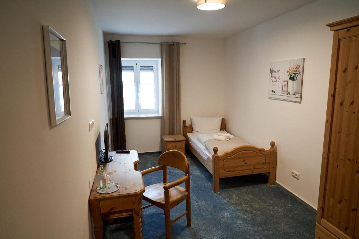 Hotel & Gasthof zur Post - Housity