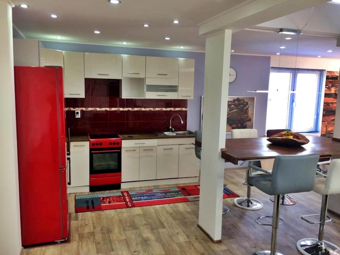 Luca Apartman Pápa - Housity