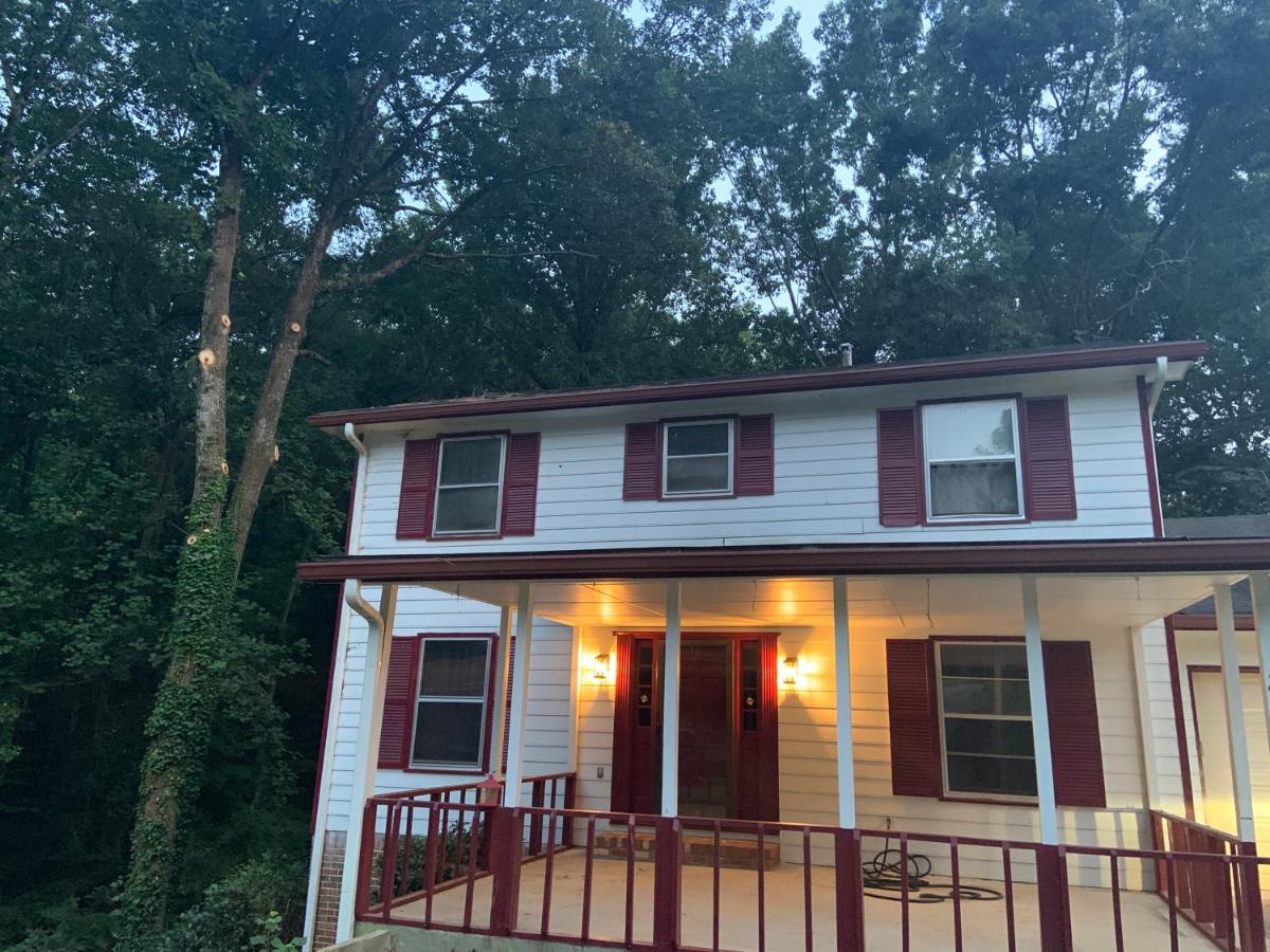 Jackson’s Stone Mountain Hideaway - Housity