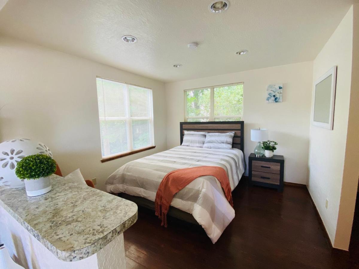 OU-Walk to Campus , Downtown ; Designer Studio - Housity