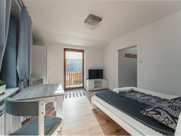 Enklawa u Zosi - Housity
