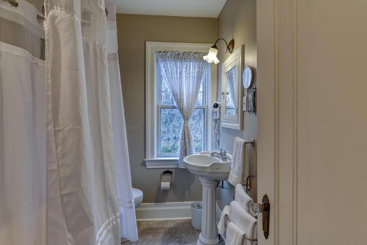 La Maison Collins B&B - Housity