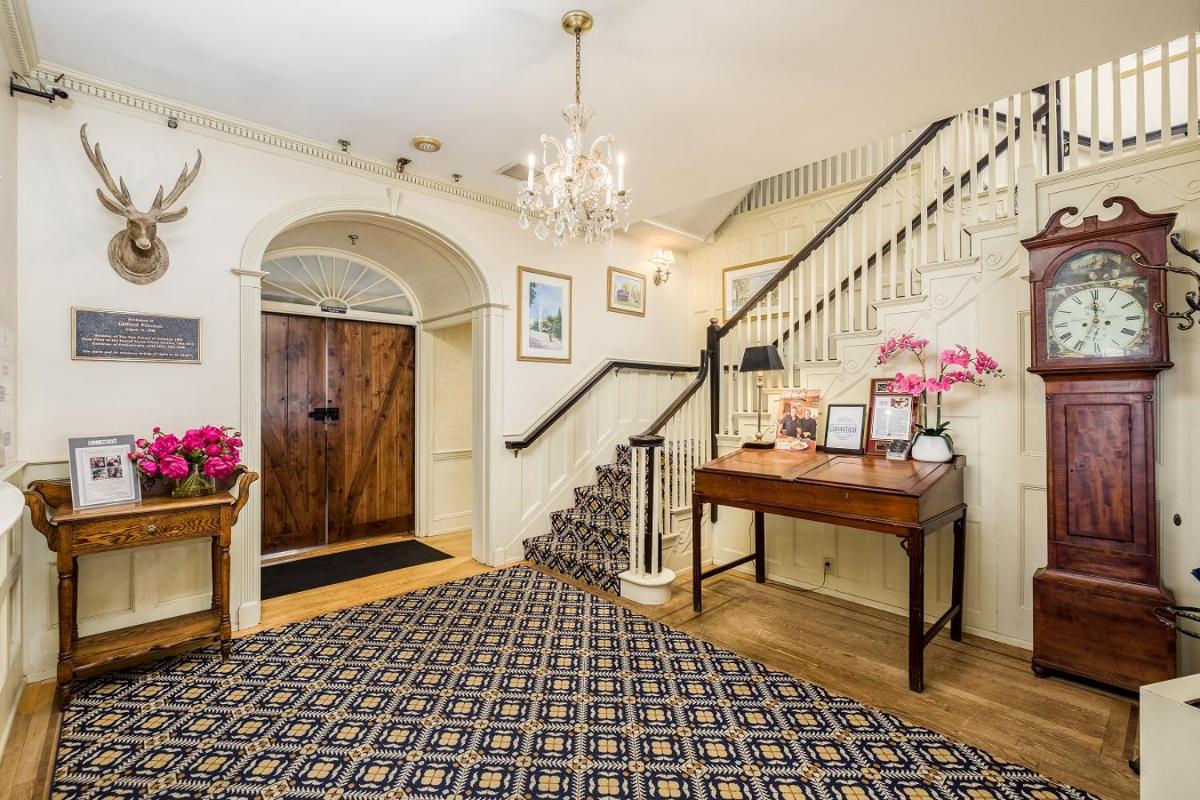 Simsbury 1820 House - Housity