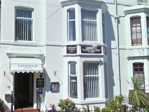 Lawnswood Holiday Apartments - Housity