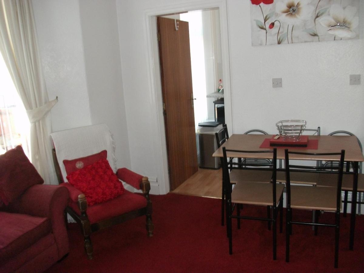 Lawnswood Holiday Apartments - Housity