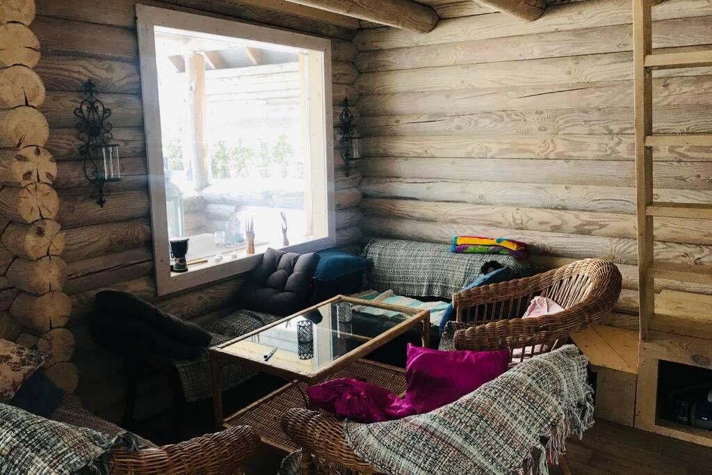 Romantic stay at loghouse VäikeTeeMaja - Housity