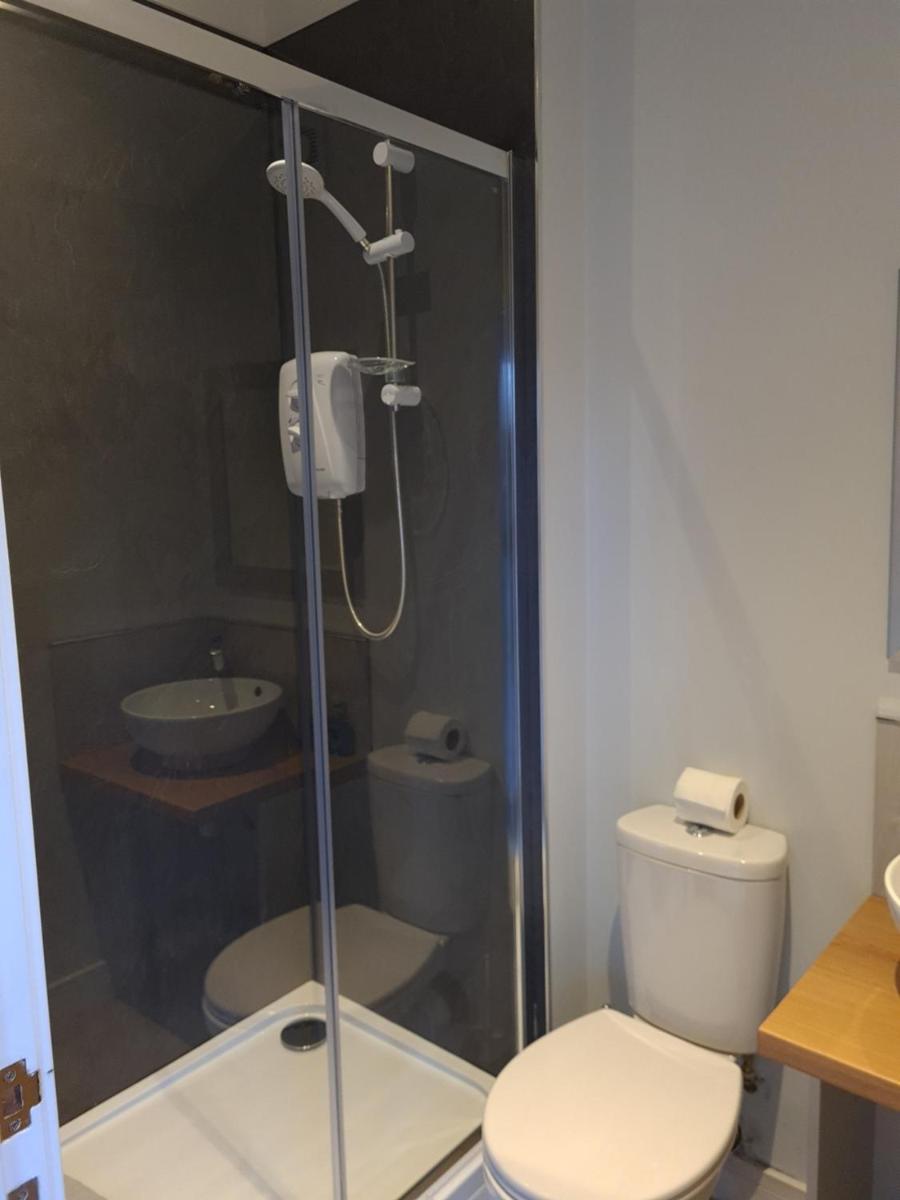 Dean Clough Lodge - Contemporary self contained studio - Housity