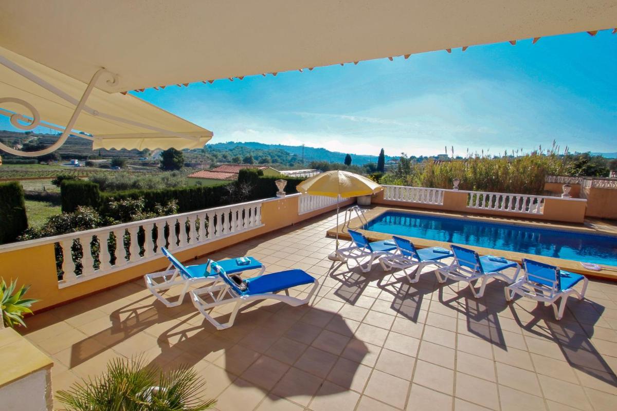 Finca Palacios - comfortable holiday accommodation in Benissa - Housity