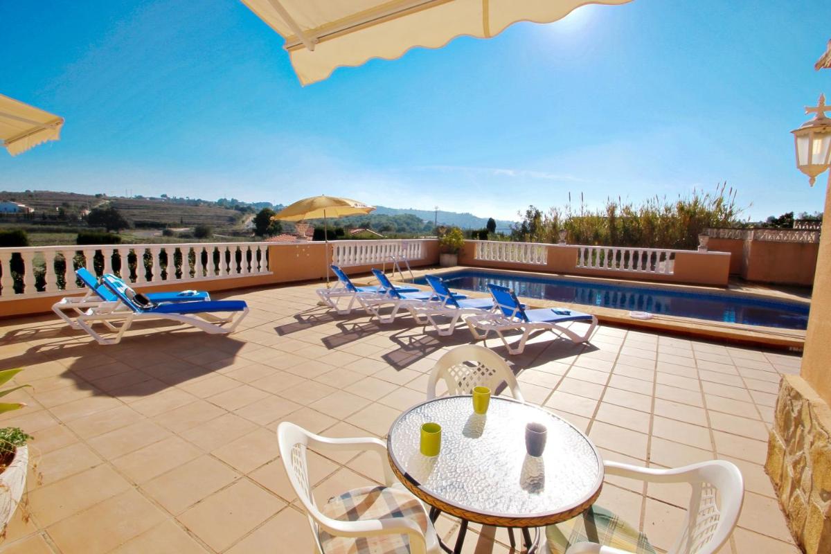 Finca Palacios - comfortable holiday accommodation in Benissa - Housity