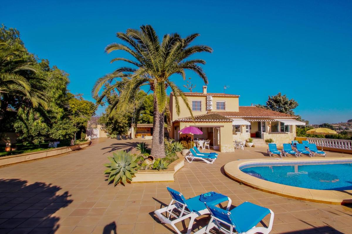Finca Palacios - comfortable holiday accommodation in Benissa - Housity