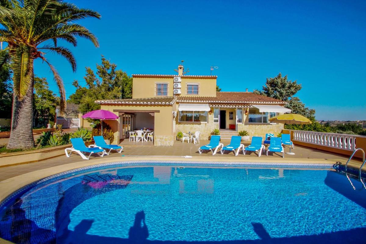 Finca Palacios - comfortable holiday accommodation in Benissa - Housity