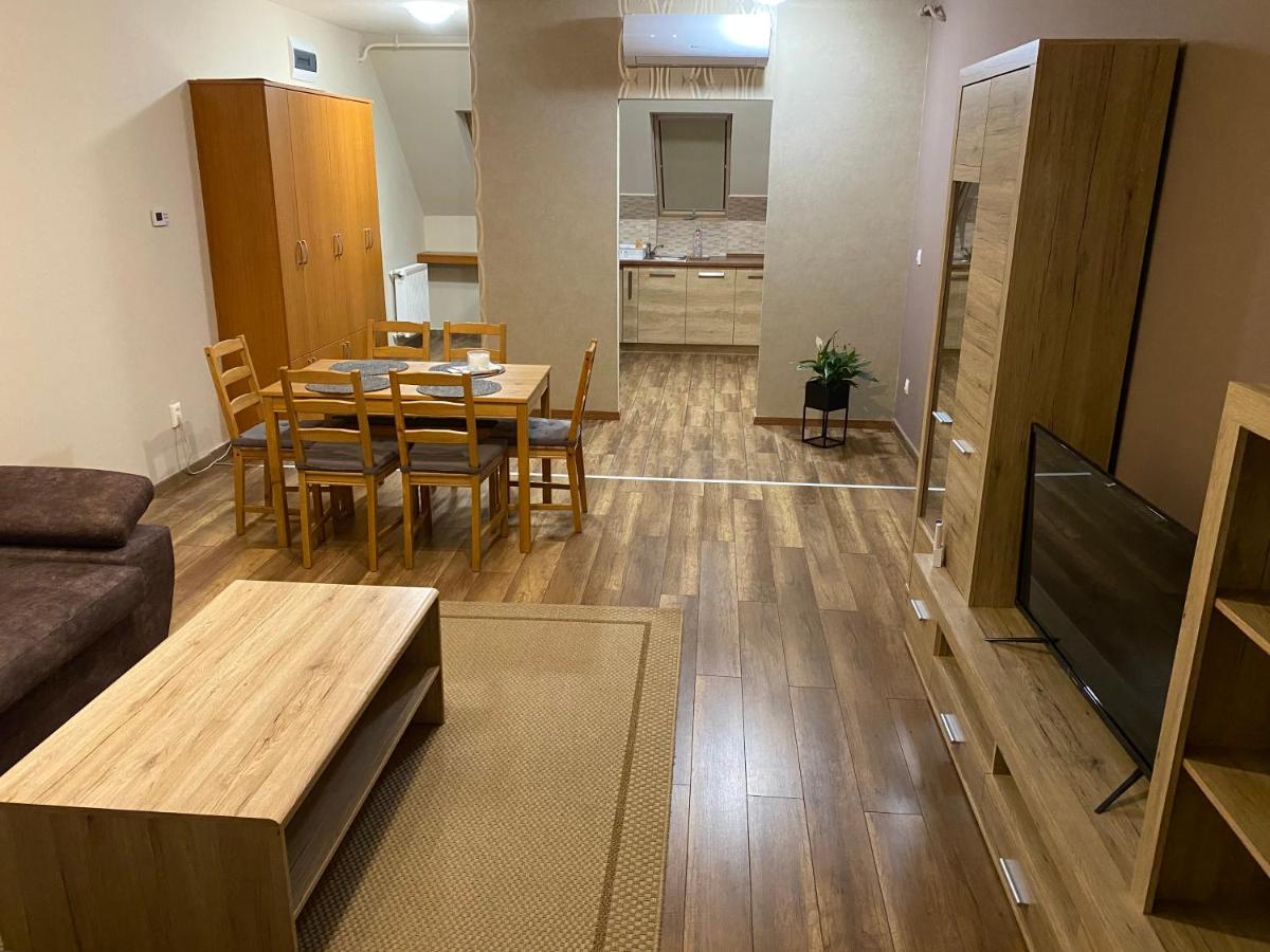 Suitetrails - BarAnd Apartman