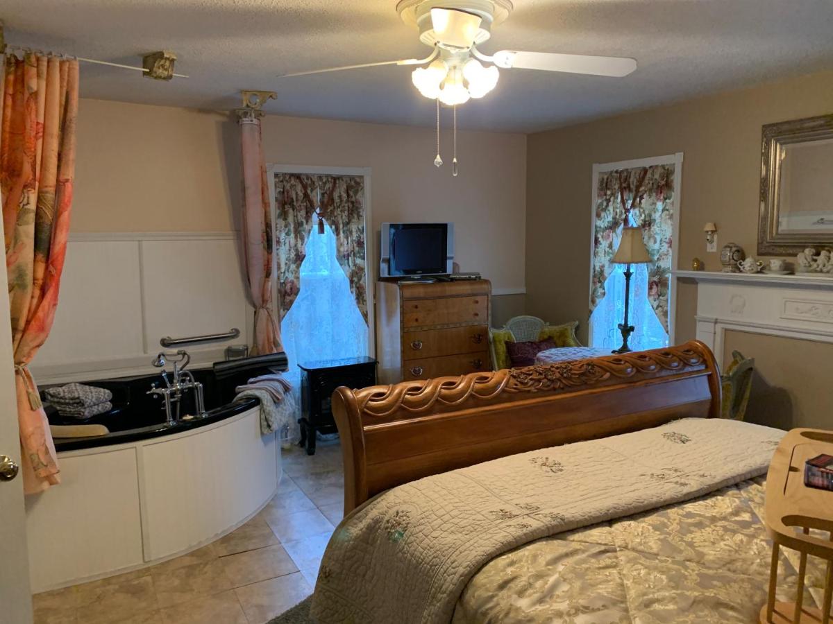 Emerald Necklace Inn Bed and Breakfast - Housity