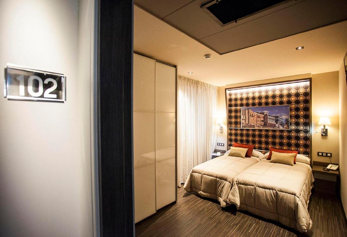 Hostal Barcelona - Housity