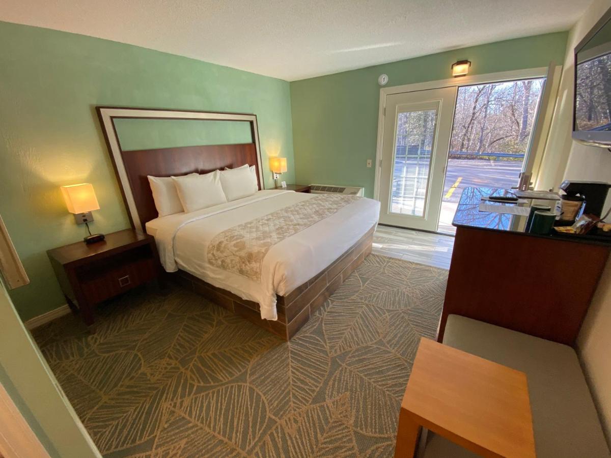Cascades Inn - Housity