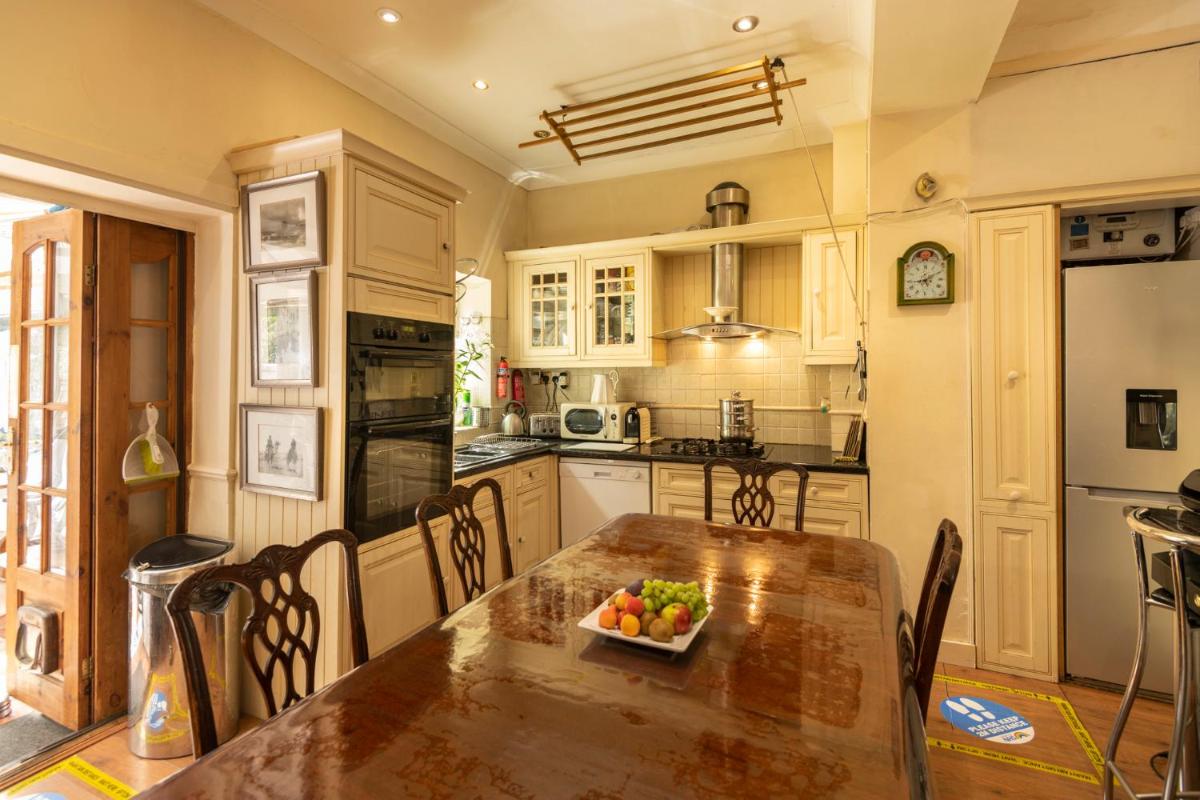 The Old Coach House - Housity