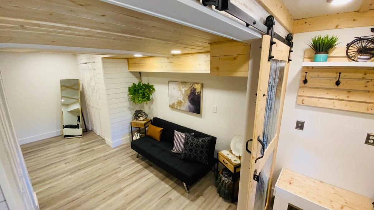 Modern 2 bedroom private suite near Pisgah & DuPont Forests - Housity