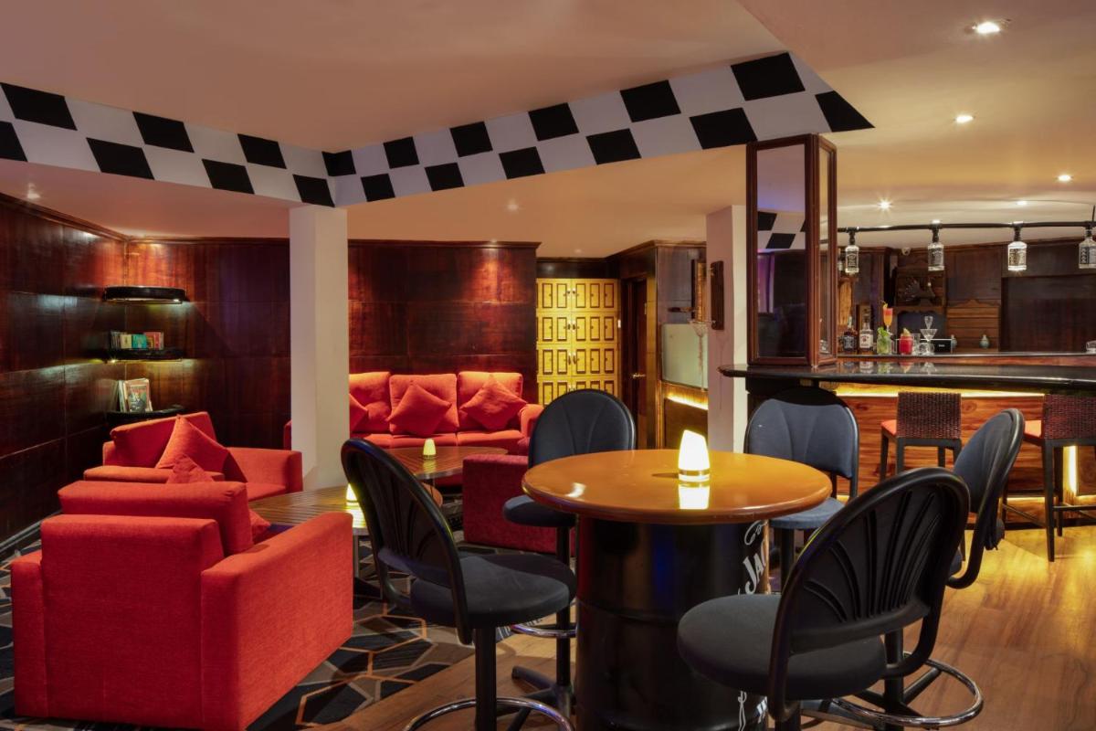 Suitetrails - Earl's Regency Hotel