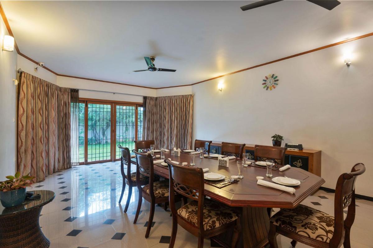 Suitetrails - StayVista at Dwaraka Inn Pvt Pool, Gym & Pool Table