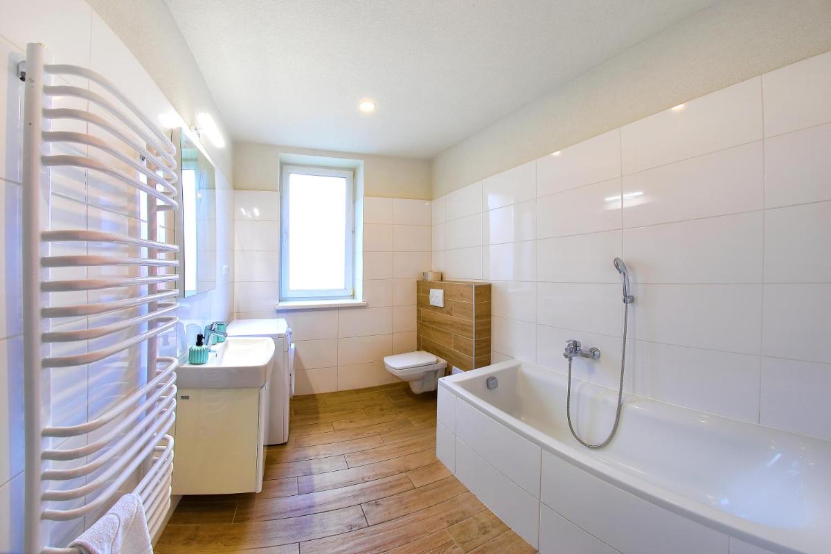 La Villa Apartments - Housity
