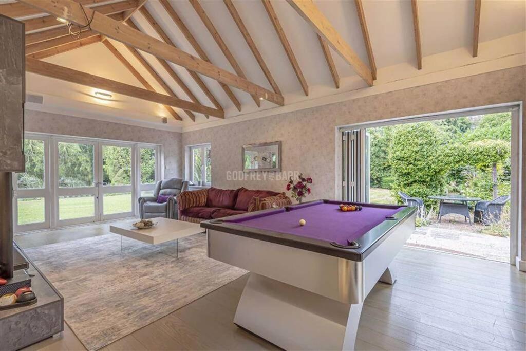 Large luxurious character house with indoor pool - Housity