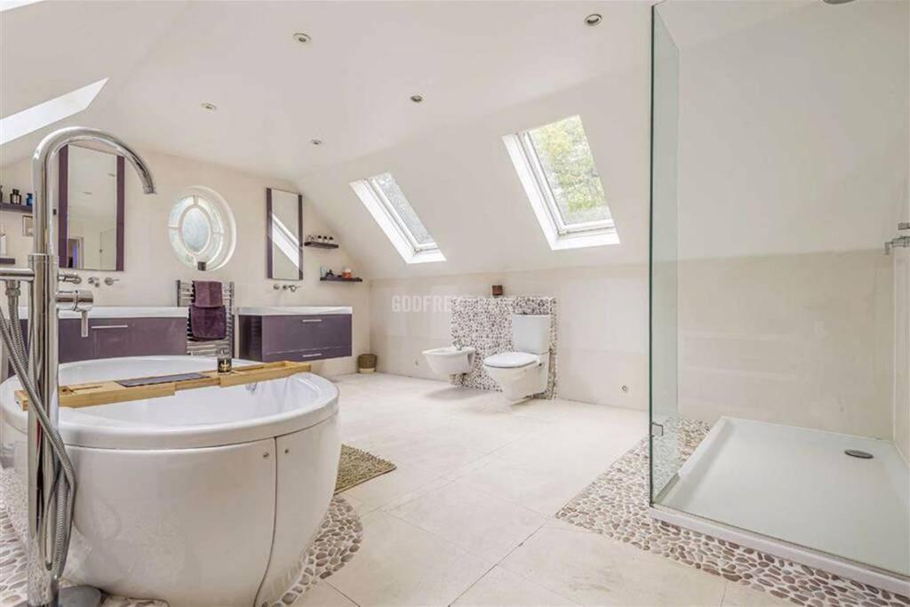 Large luxurious character house with indoor pool - Housity