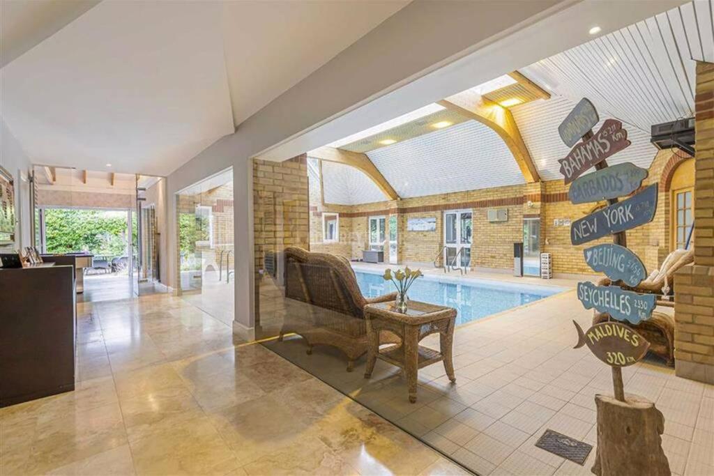 Large luxurious character house with indoor pool - Housity