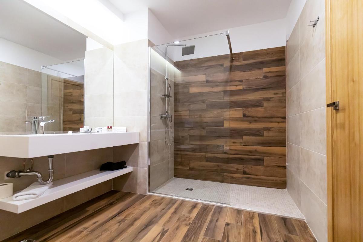 GRAND VIEW Hotel & Suites Copou - Hizvo