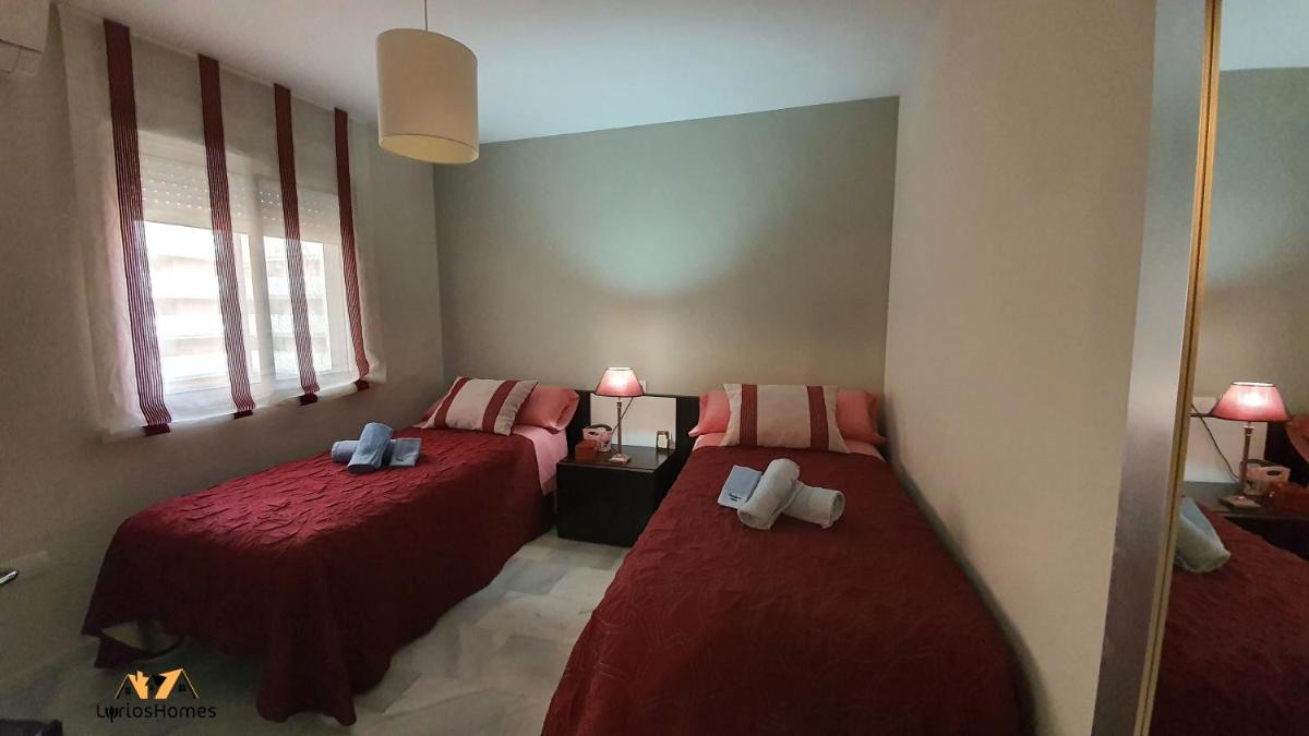 LyriosHomes Beach Roquetas de Mar , Piscina y parque infantil - Housity