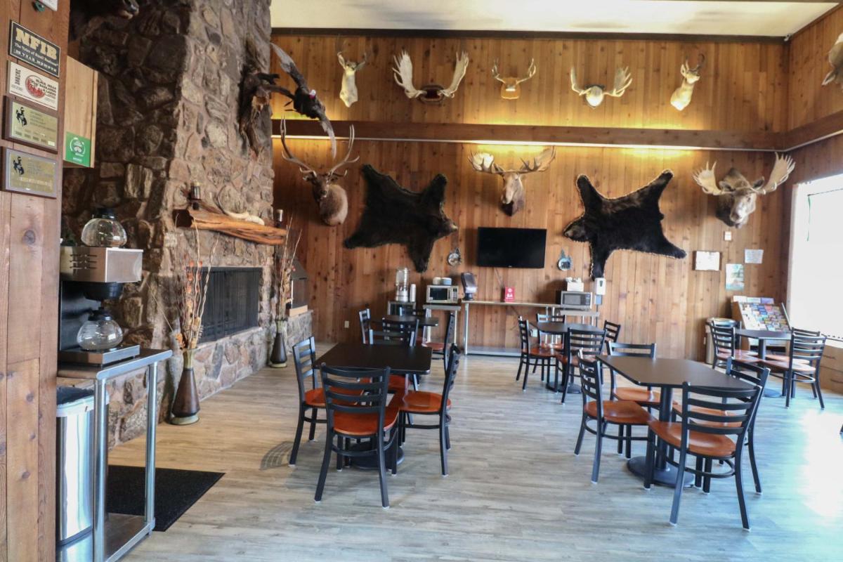 Bear Lodge Motel - Housity