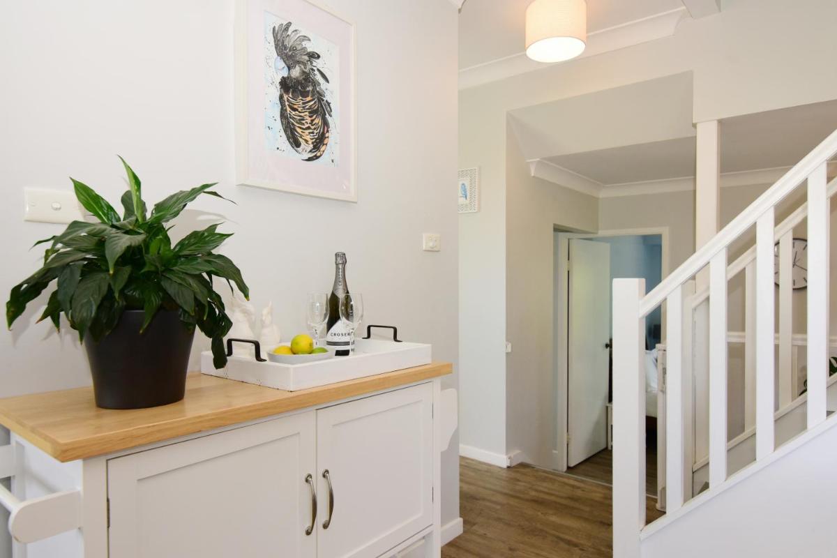 Treetops - Three bedroom home with great views, in the village! - Housity