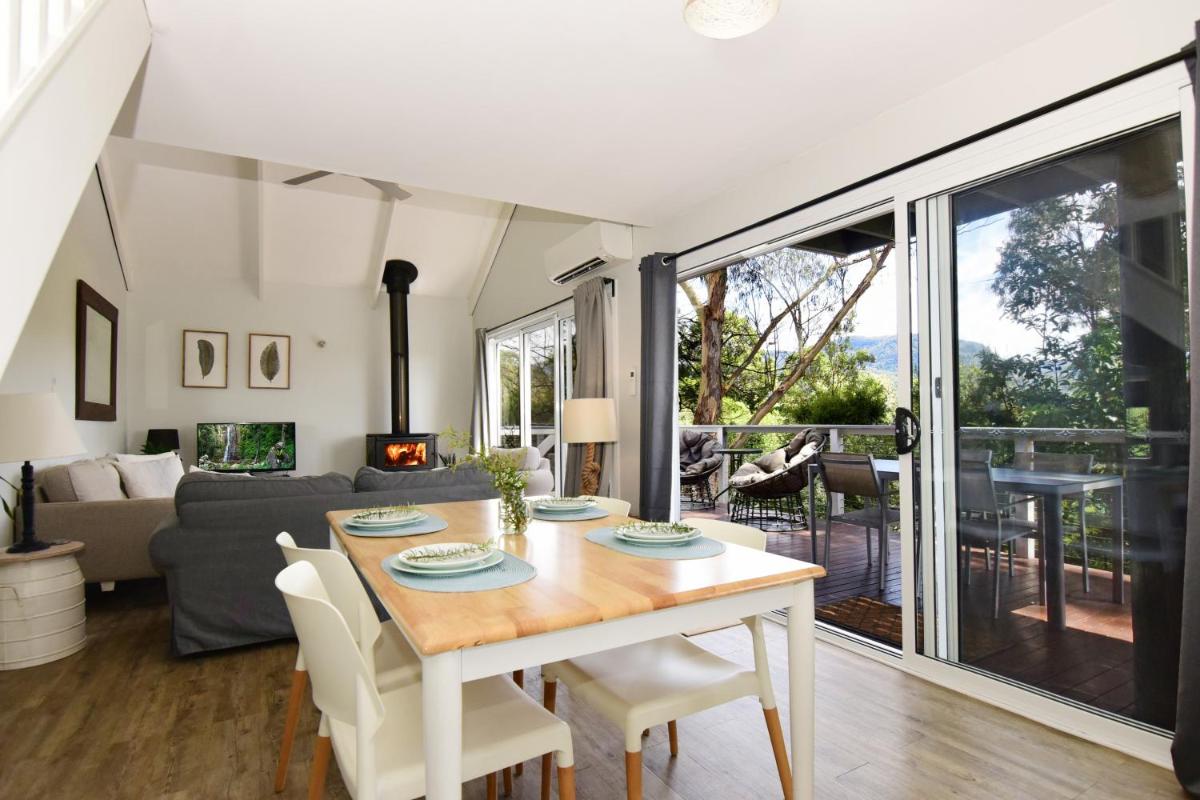 Treetops - Three bedroom home with great views, in the village! - Housity