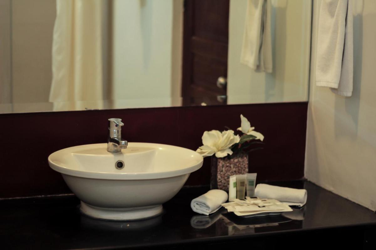Casablanca Suites Near Airport - Housity