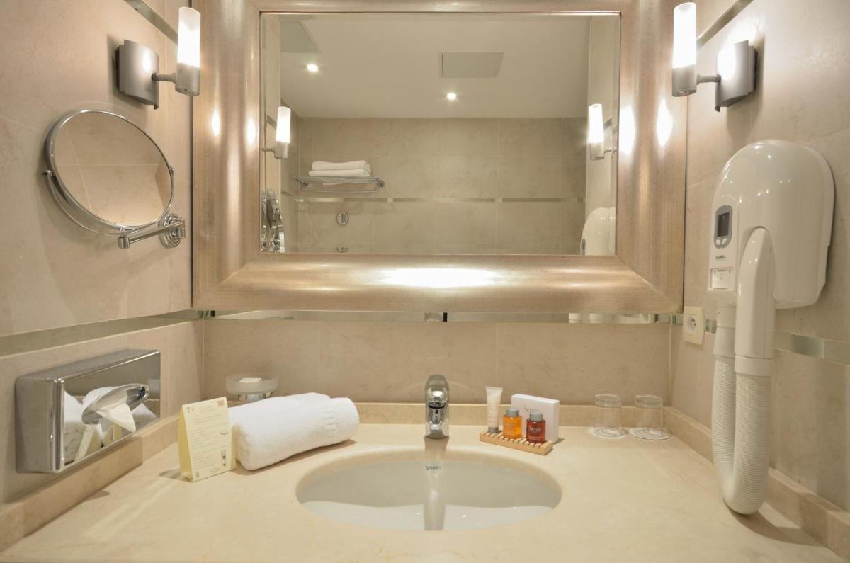 Hotel Renoir - Housity