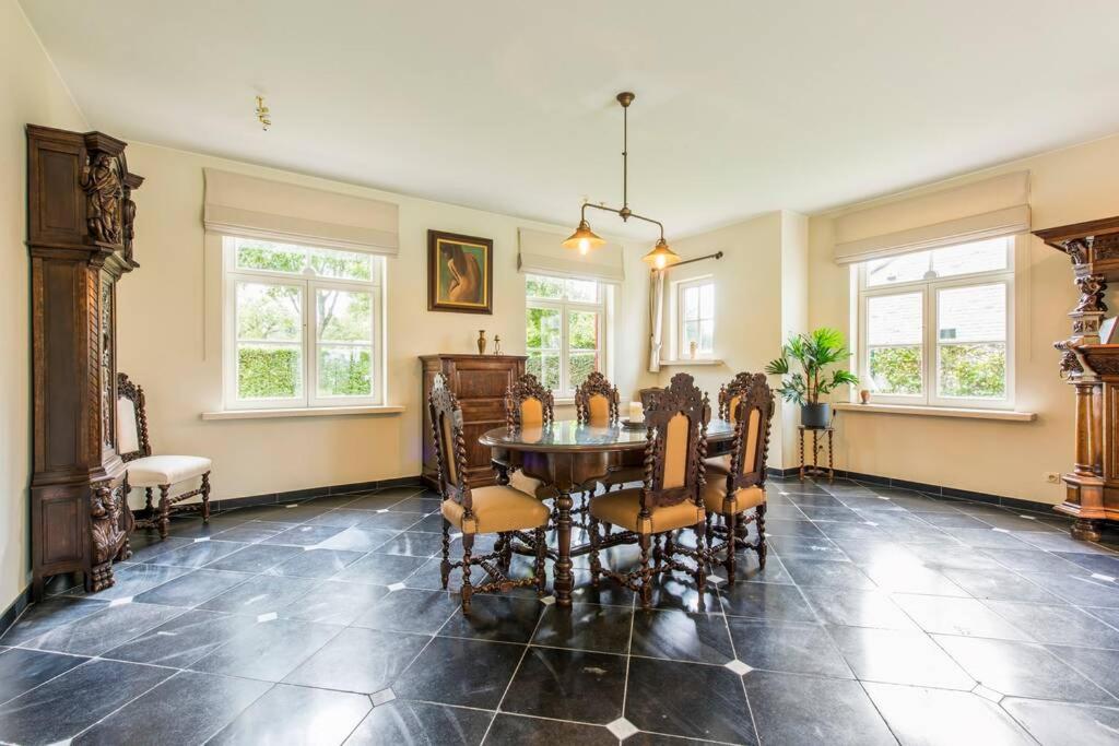 Villa with heated swimming pool, sauna and garden - Housity