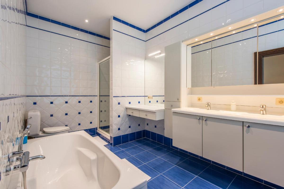 Villa with heated swimming pool, sauna and garden - Housity