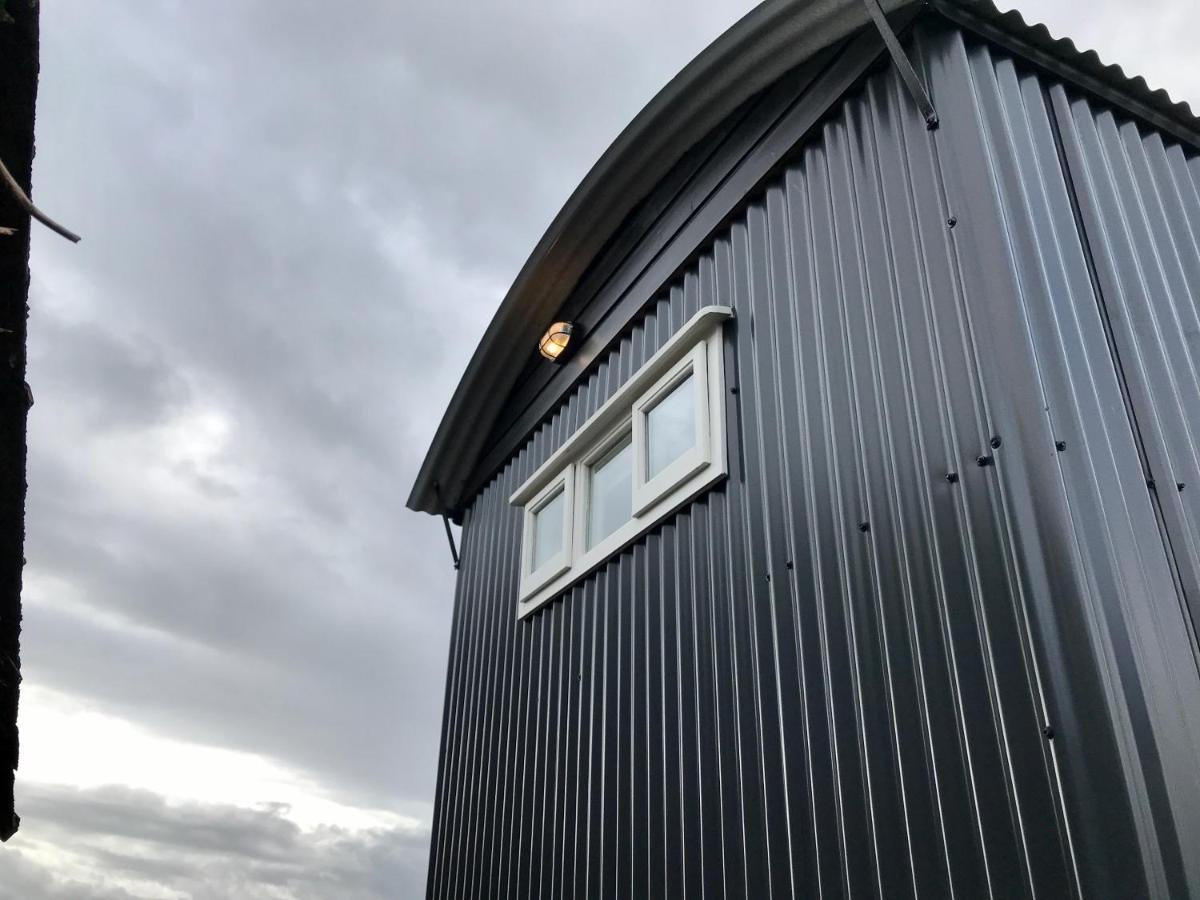 Sheelin Huts Blue, Hot-tub available From 1st April until 1st November - Housity